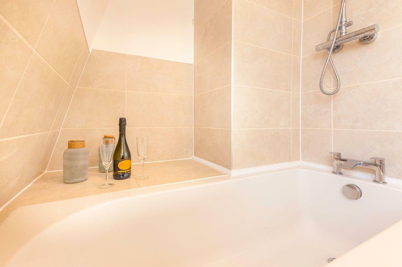 Ferienwohnung Pure B - Exceptional Views Of Tamar & Royal William Yard With Free Parking & Wifi Plymouth Exterior foto